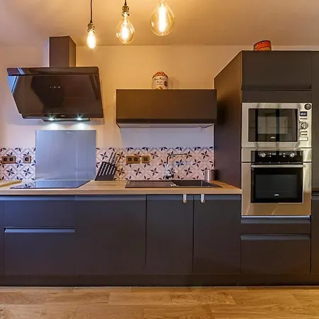 아파트 Le Saint Cyr - Bel Appartement, Parking & Terrasse 렌
