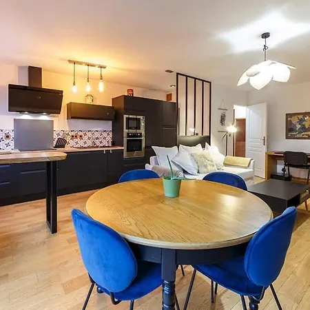 Le Saint Cyr - Bel Appartement, Parking & Terrasse Apartamento *