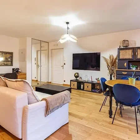 아파트 Le Saint Cyr - Bel Appartement, Parking & Terrasse *